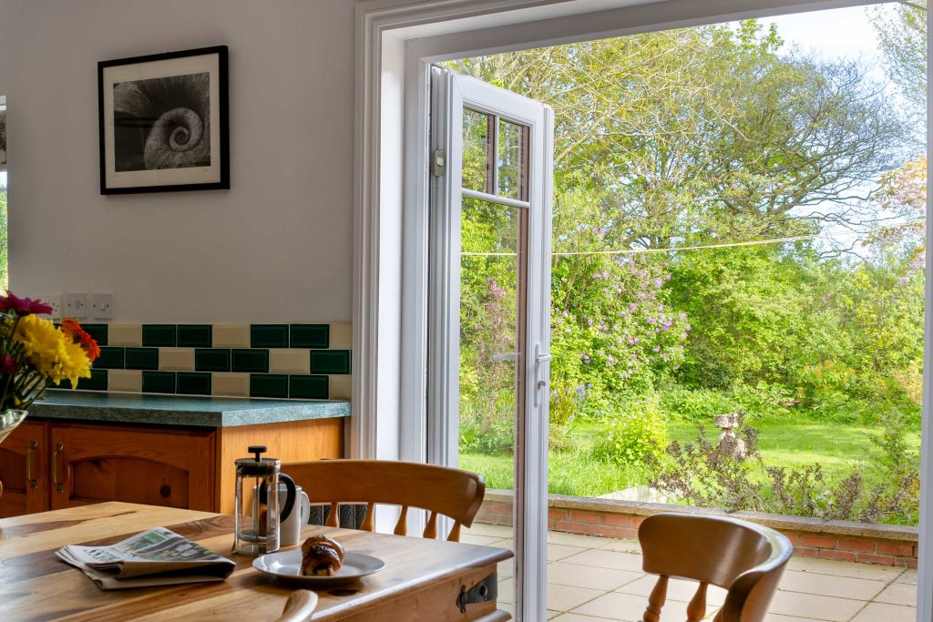 Holiday cottage with a stunning garden view, the perfect way to wake up with a coffee and enclosed garden for the dog.